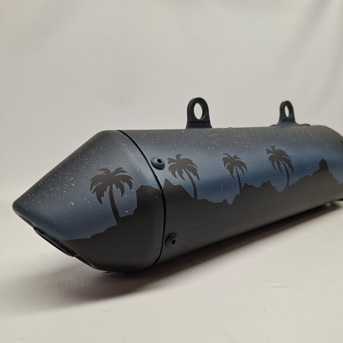 Customize Auspuff von H2O Blast Ein individuelles Auspuffdesign auf einem KTM Endtopf. Temperaturstabil bis 1000°C.