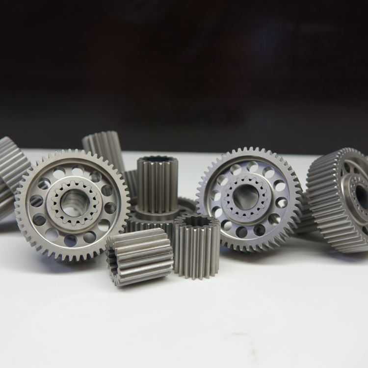 Nassgestrahlte Zahnräder von H2O Blast Nassstrahlen Oberflächenbehandelte Getrieberäder aus einem Prototypen Rennwagen.